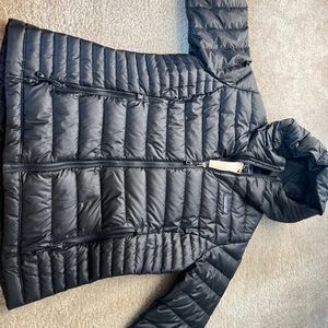 Patagonia Women’s Down Sweater Hoody Jacket Brand new
